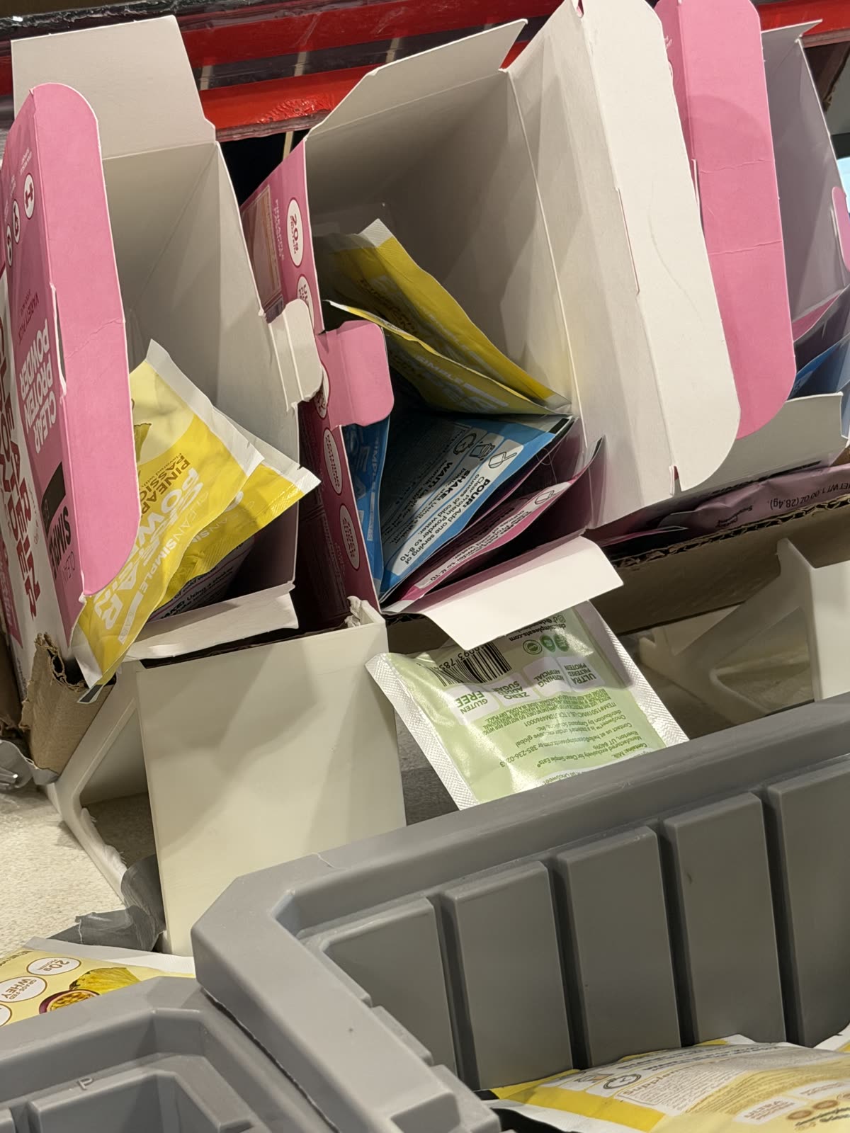Kitting failure case: packets not settling flat